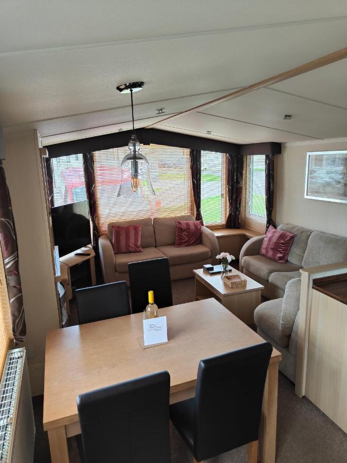 Holiday Home Sleeps Six Saint Leonards Eksteriør billede